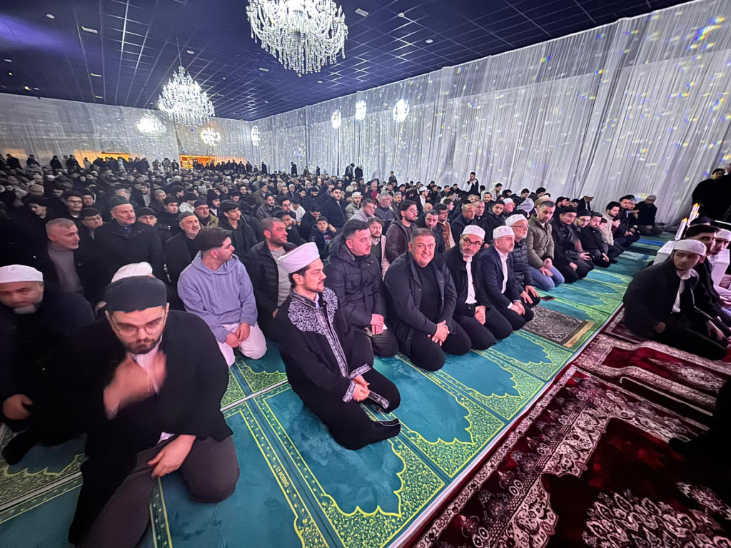 BİF Gençlik Teşkilatı’ndan 1500 Kişilik Cemaatle Sabah Namazı Buluşması